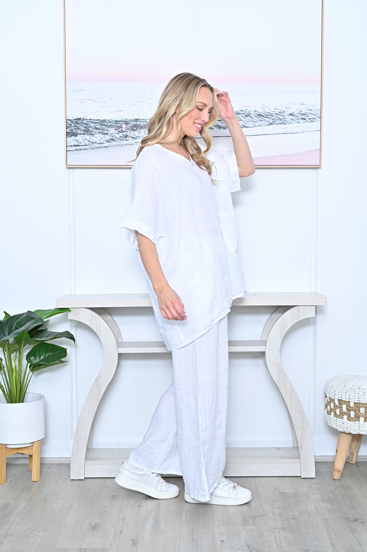 AE Luxe White Top AE320-WH